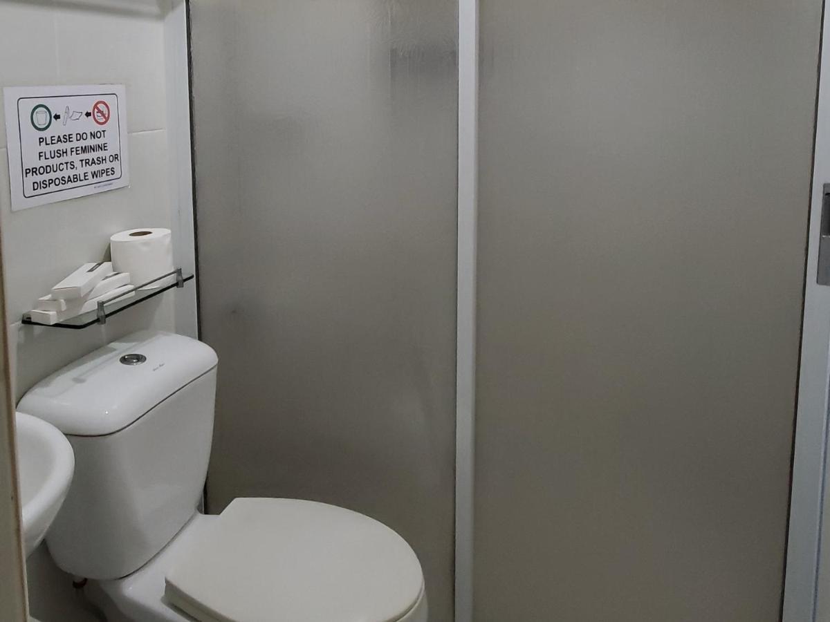 Jen'S Paranaque City Apartment Манила Екстериор снимка